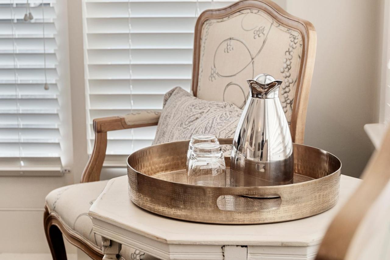 The Rivulet Bed and Breakfast Sandy Bay Exteriör bild A silver thermos